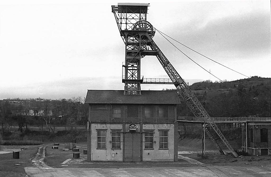 chevalement de mine, musee de la mine, saint etienne, dec 2017.jpg