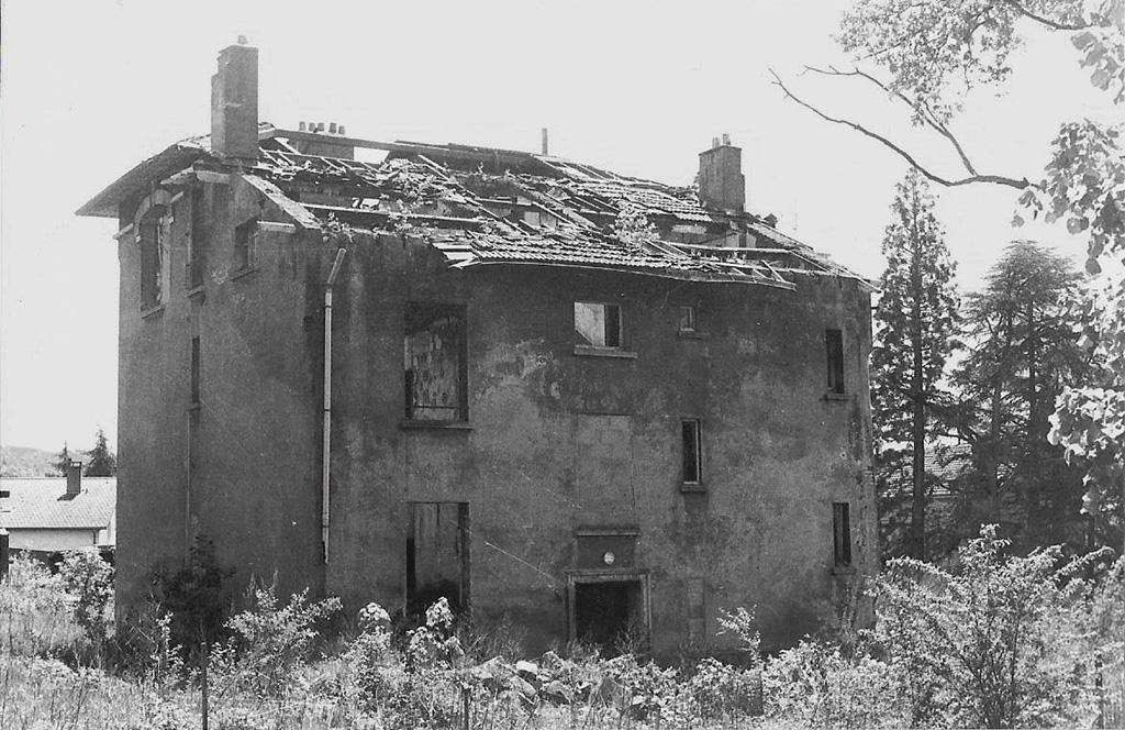 maison brûlée st etienne argentique.jpg